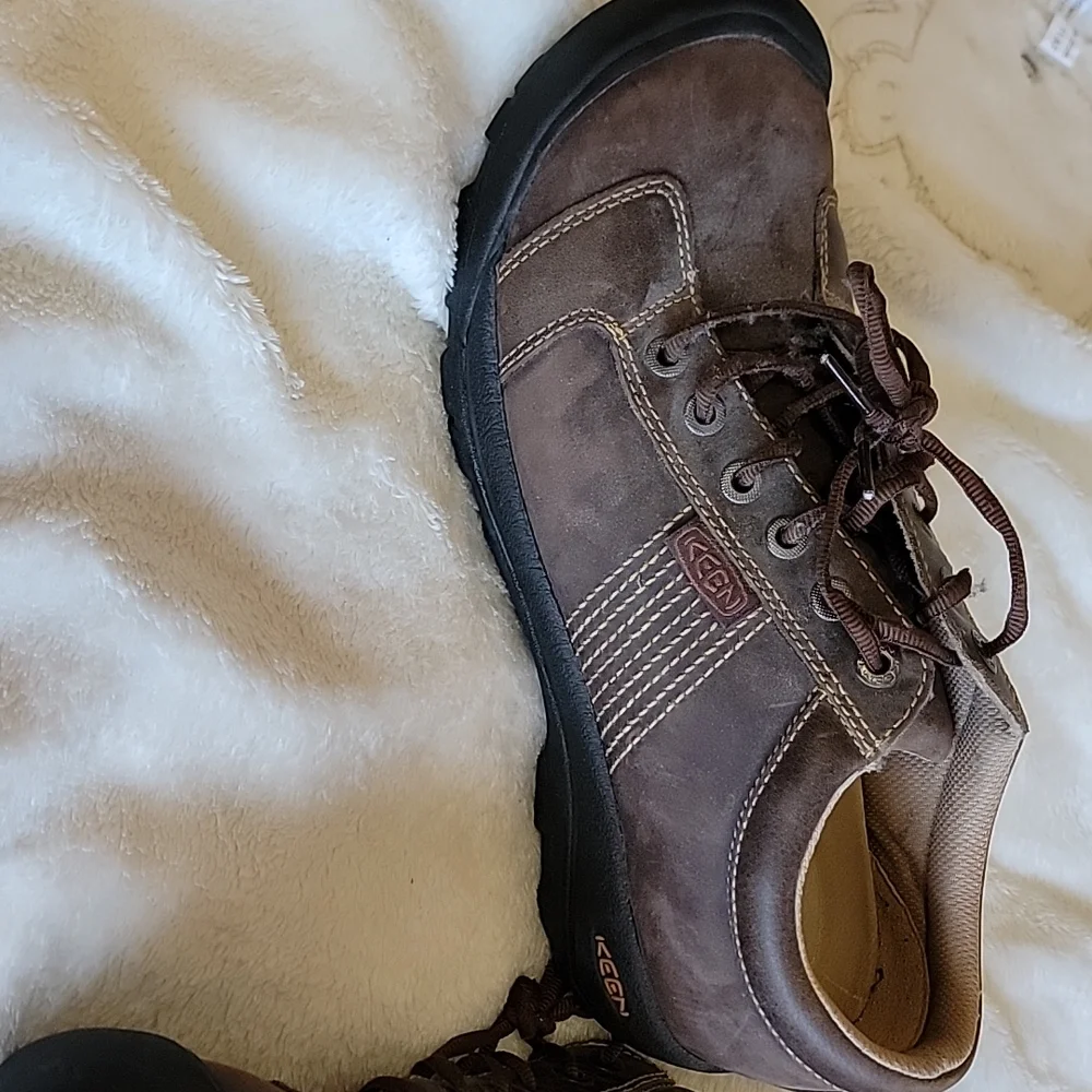 Size 12 practically brand new keen - Picture 3 of 4